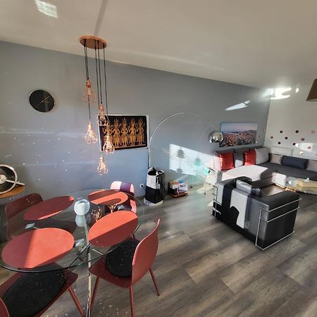 Tichnich Appartement - 2 Bedrooms - 1 Min Away From Train Station 安纳马斯 外观 照片