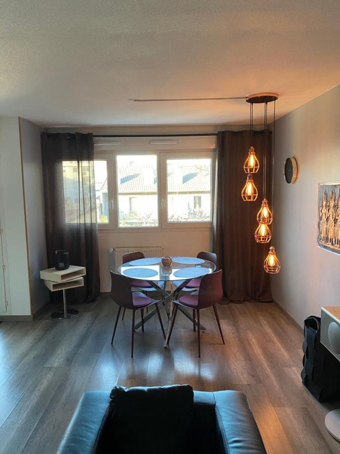 Tichnich Appartement - 2 Bedrooms - 1 Min Away From Train Station 安纳马斯 外观 照片
