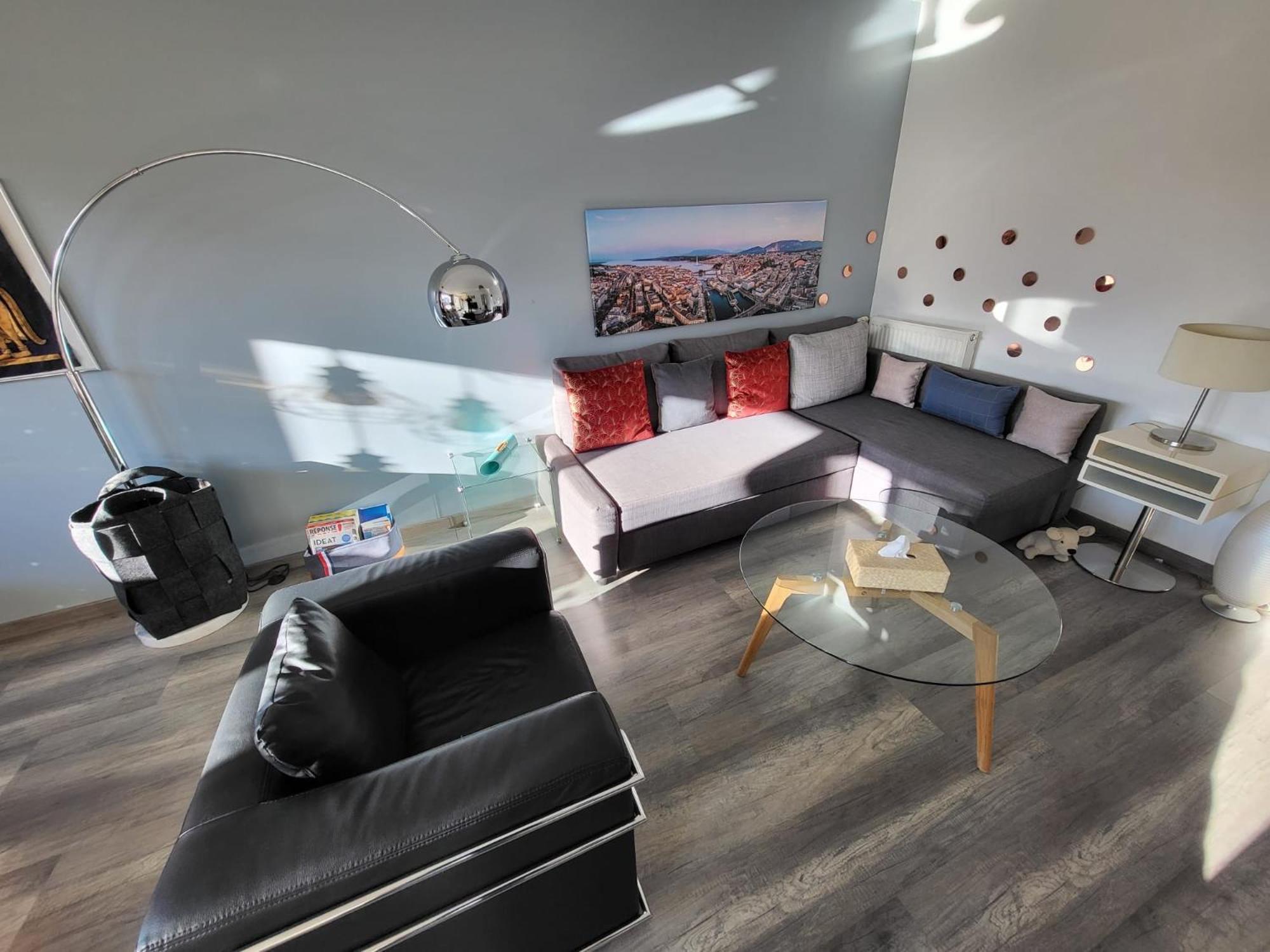 Tichnich Appartement - 2 Bedrooms - 1 Min Away From Train Station 安纳马斯 外观 照片